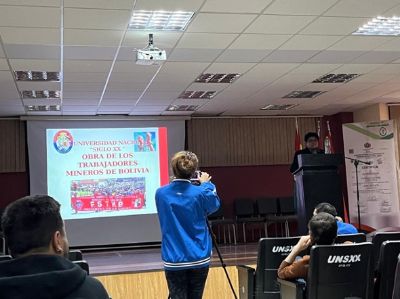 Presentaciones en la Universidad Obrera Siglo XX, Llallagua.